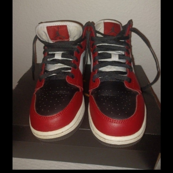Nike Air Jordan 1 Mid Shoes - Picture 4 of 6